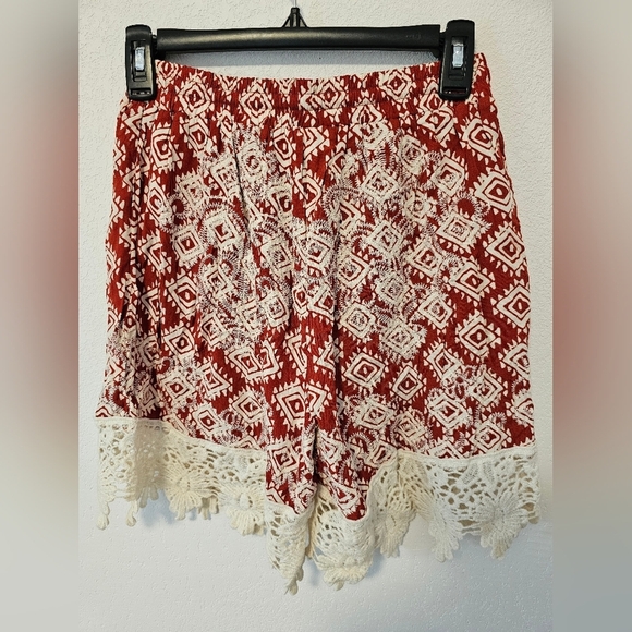 Solitaire Crochet Red and Cream Pull On Shorts Women's size Small NWOT - Picture 9 of 12